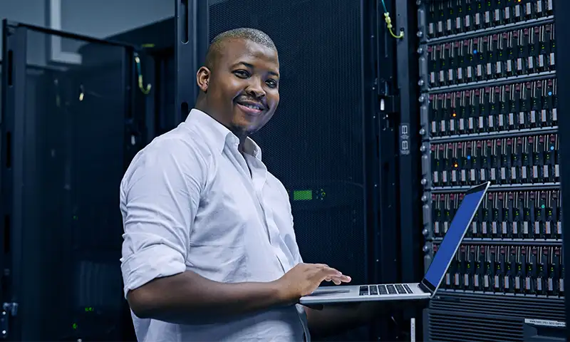 Cloud architect aiding in migrating to a cloud environment