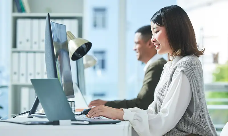 Employees using virtual desktop solutions