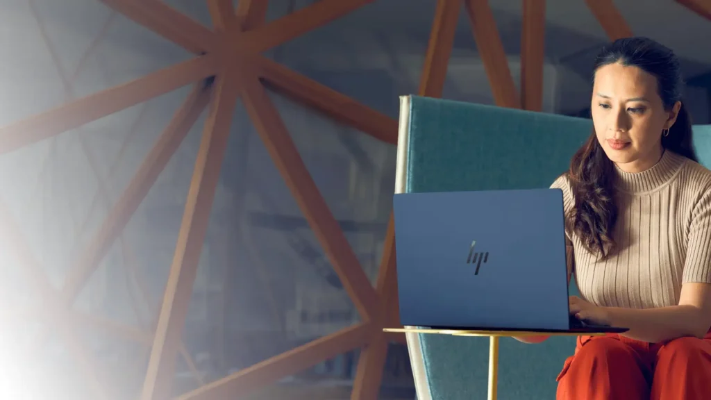 Woman working on a HP laptop